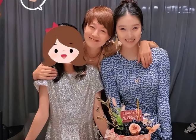 烘焙姐妹俩神态神似马伊琍 网友大赞!J9真人游戏第一品牌爱马与妹妹一起做(图2) 烘焙姐妹俩神态神似马伊琍 网友大赞!J9真人游戏第一品牌爱马与妹妹一起做(图2)